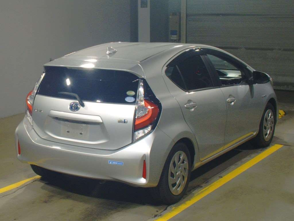 2017 Toyota Aqua NHP10[1]