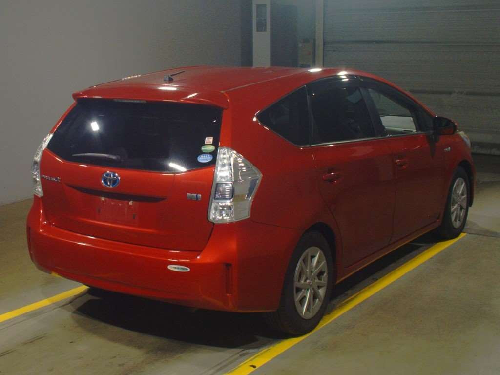 2013 Toyota Prius alpha ZVW40W[1]