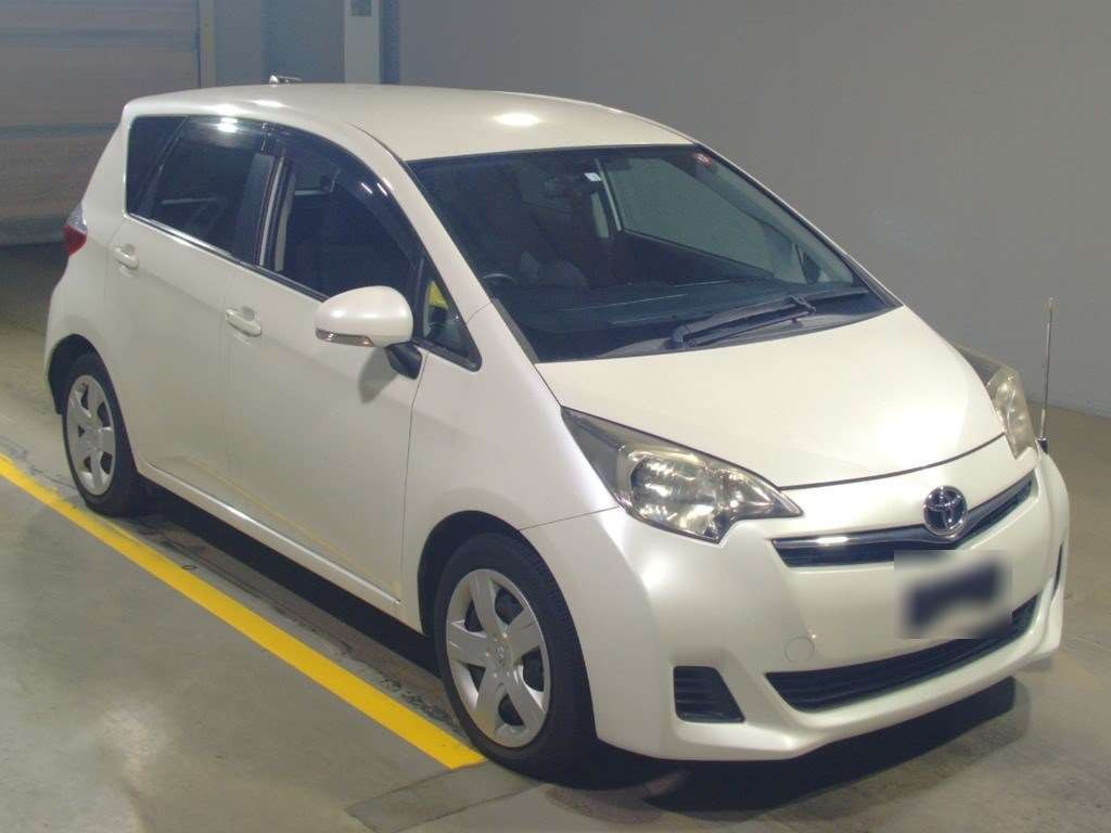 2011 Toyota Ractis NSP120[2]