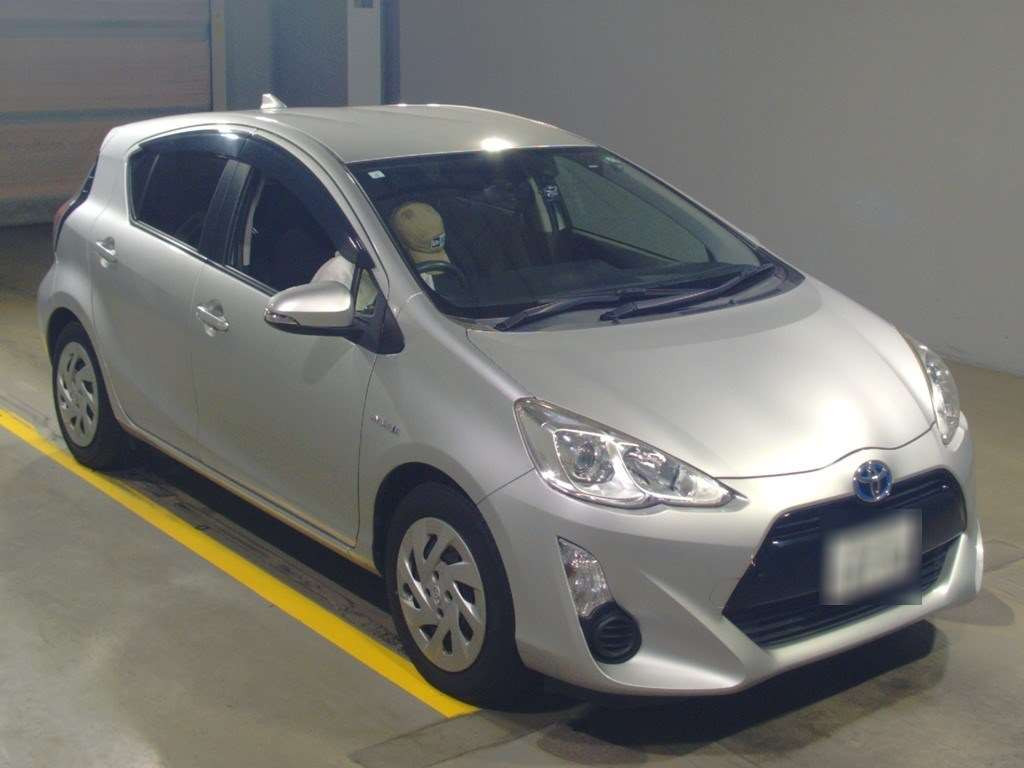 2017 Toyota Aqua NHP10[2]