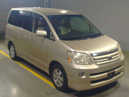 2005 Toyota Noah