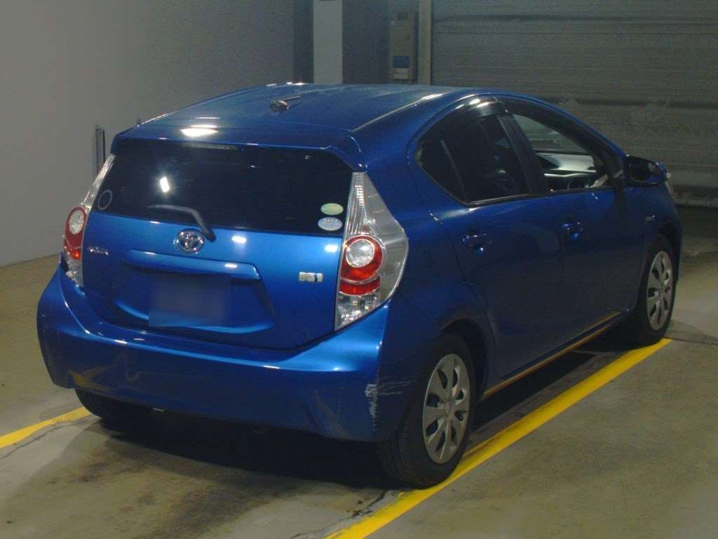 2014 Toyota Aqua NHP10[1]