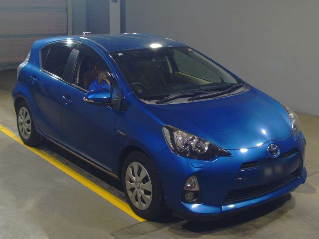 2014 Toyota Aqua NHP10[2]