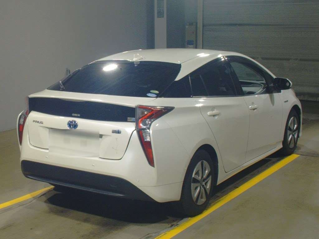 2017 Toyota Prius ZVW51[1]