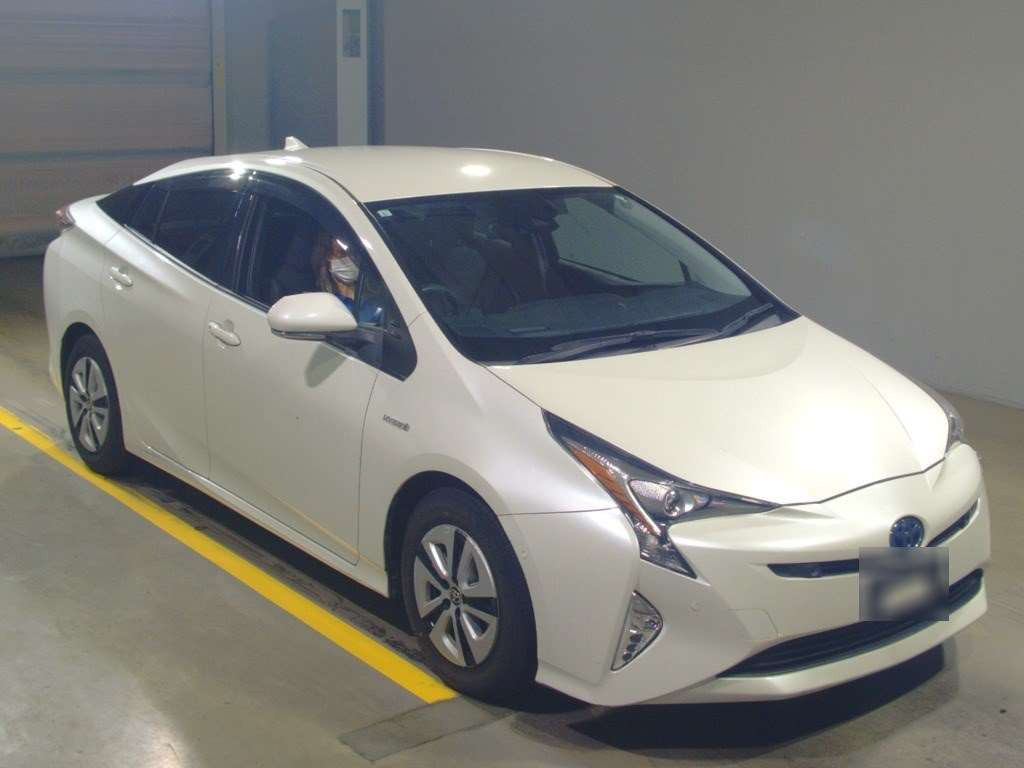 2017 Toyota Prius ZVW51[2]