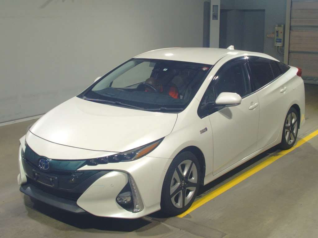 2017 Toyota Prius PHV ZVW52[0]