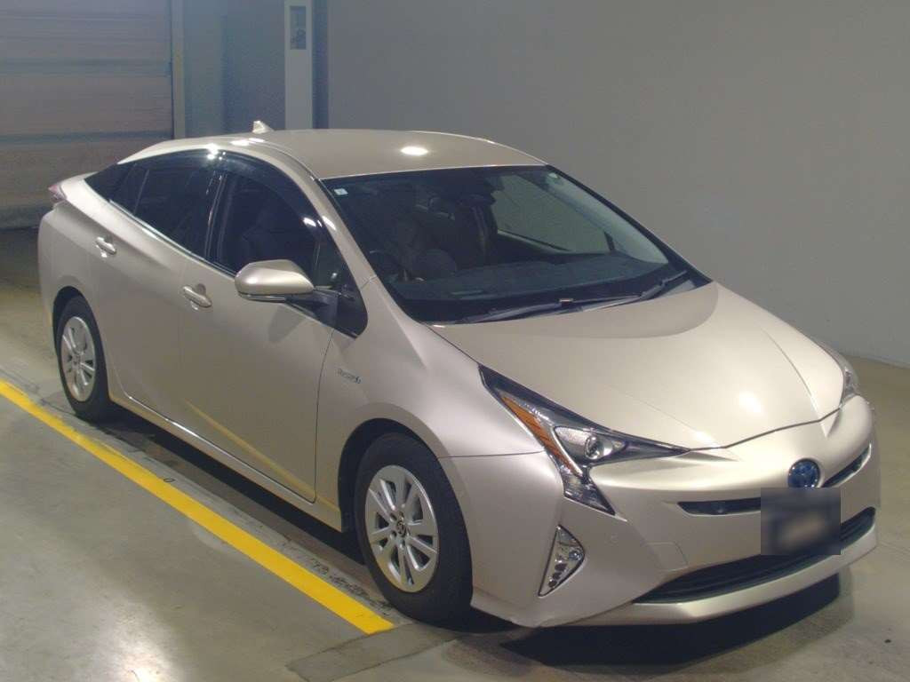 2017 Toyota Prius ZVW50[2]