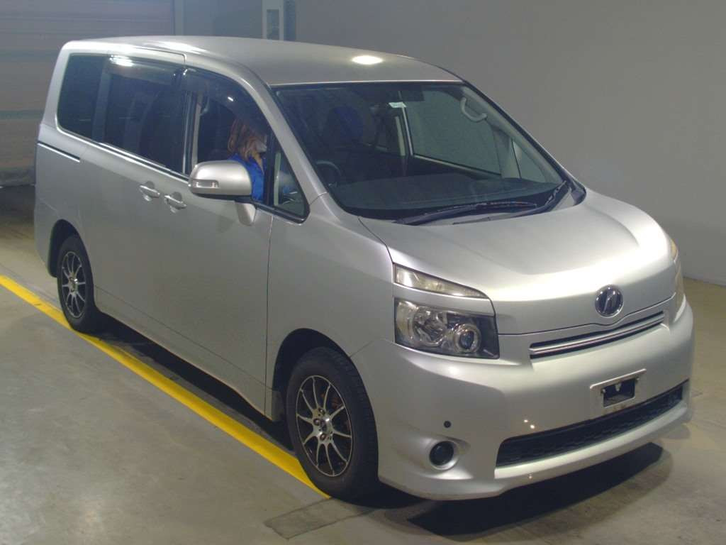 2009 Toyota Voxy ZRR70G[2]