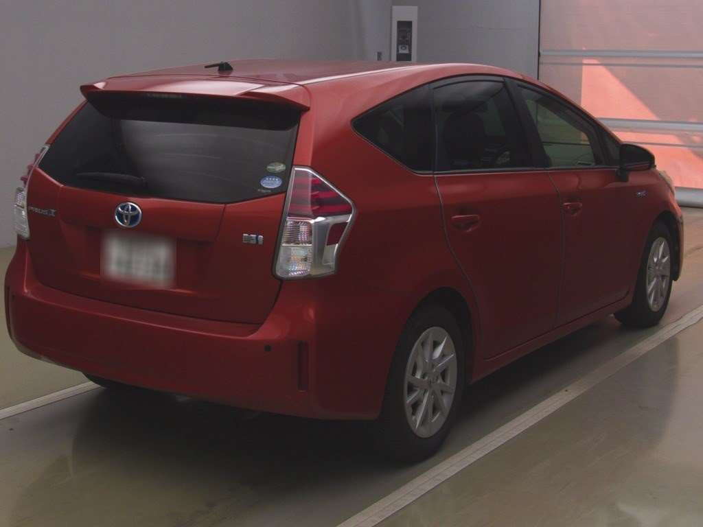 2014 Toyota Prius alpha ZVW41W[1]