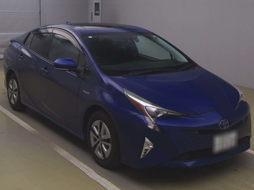 2016 Toyota Prius ZVW51[2]