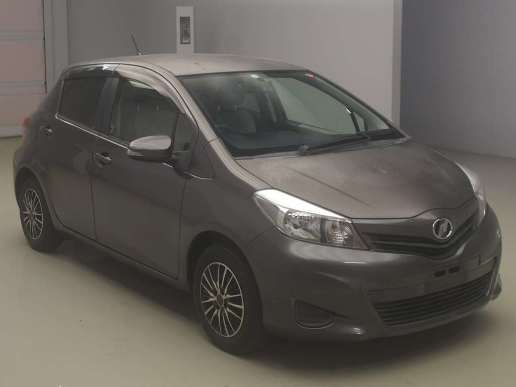 2011 Toyota Vitz KSP130[2]