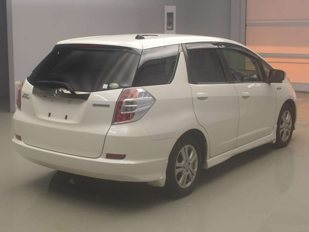 2014 Honda Fit Shuttle Hybrid GP2[1]