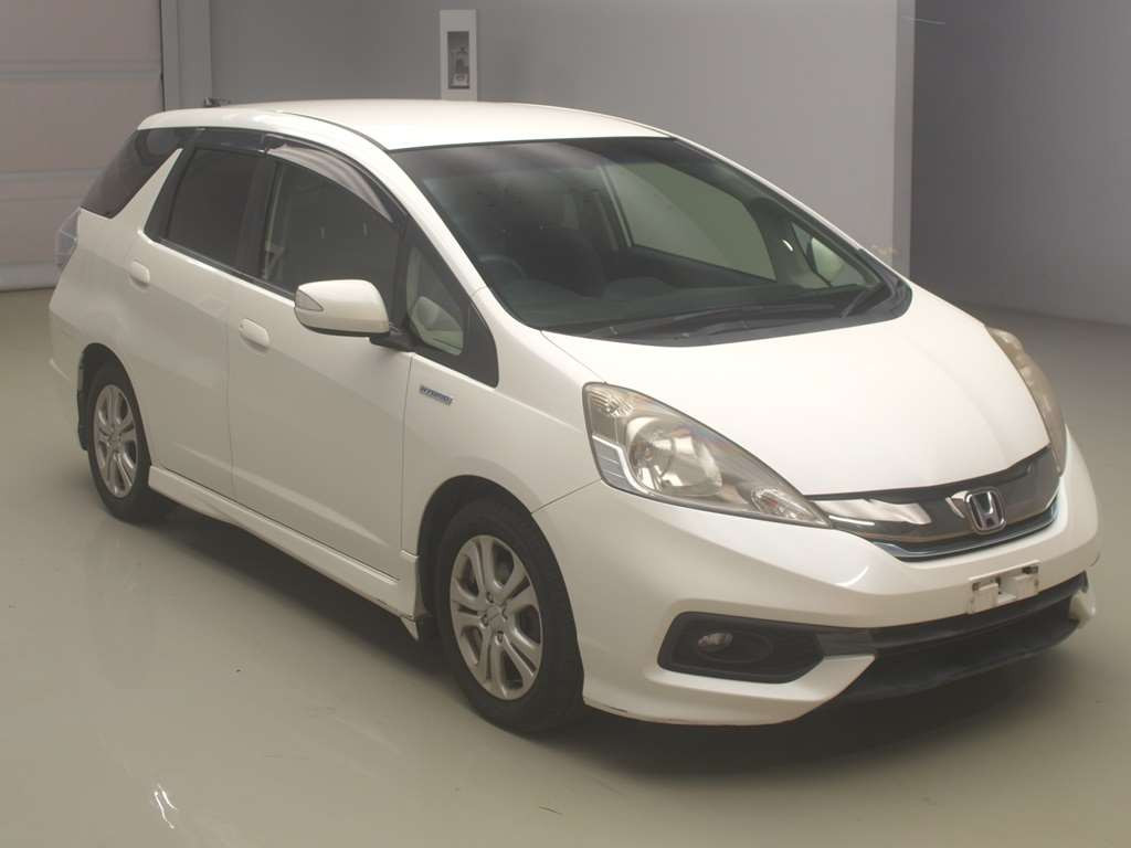 2014 Honda Fit Shuttle Hybrid GP2[2]