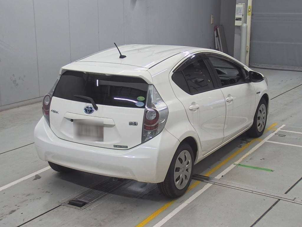 2014 Toyota Aqua NHP10[1]