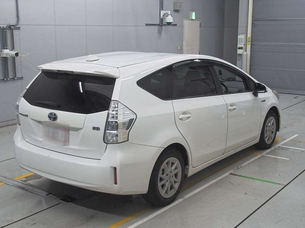 2012 Toyota Prius alpha ZVW41W[1]