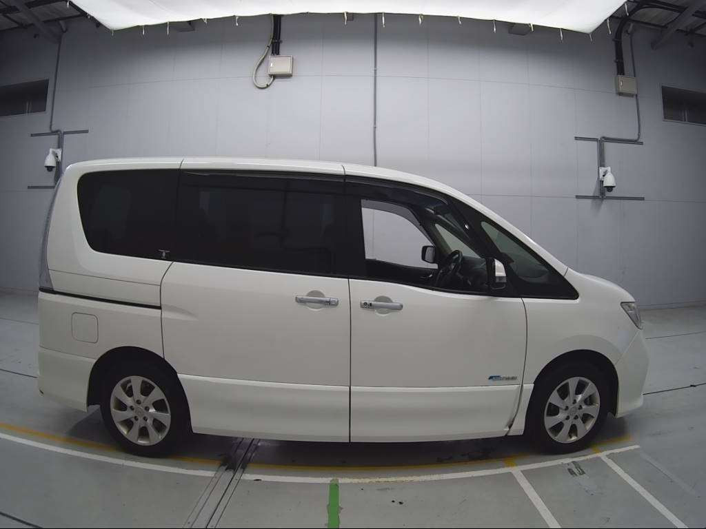 2013 Nissan Serena HFC26[2]