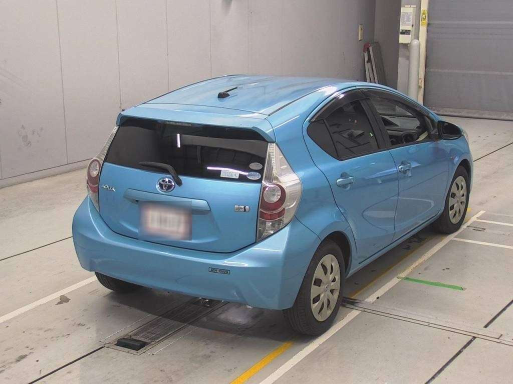 2012 Toyota Aqua NHP10[1]