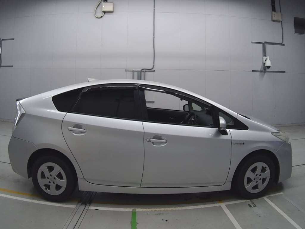 2011 Toyota Prius ZVW30[2]