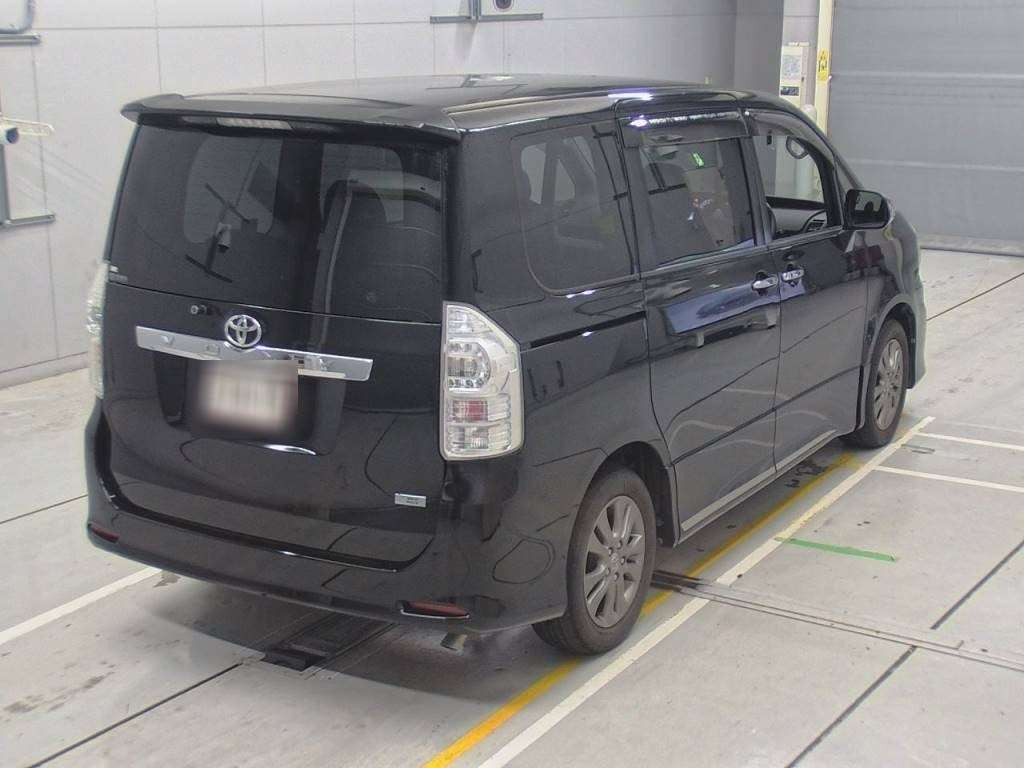 2013 Toyota Voxy ZRR70W[1]