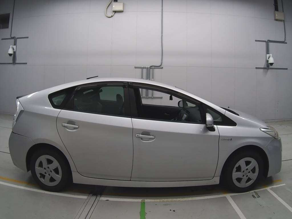 2011 Toyota Prius ZVW30[2]