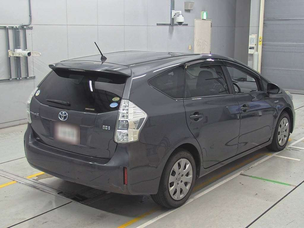 2014 Toyota Prius alpha ZVW41W[1]