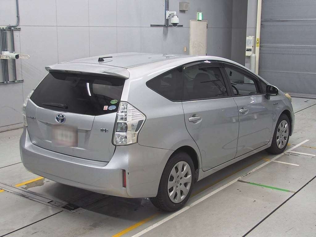 2013 Toyota Prius alpha ZVW41W[1]