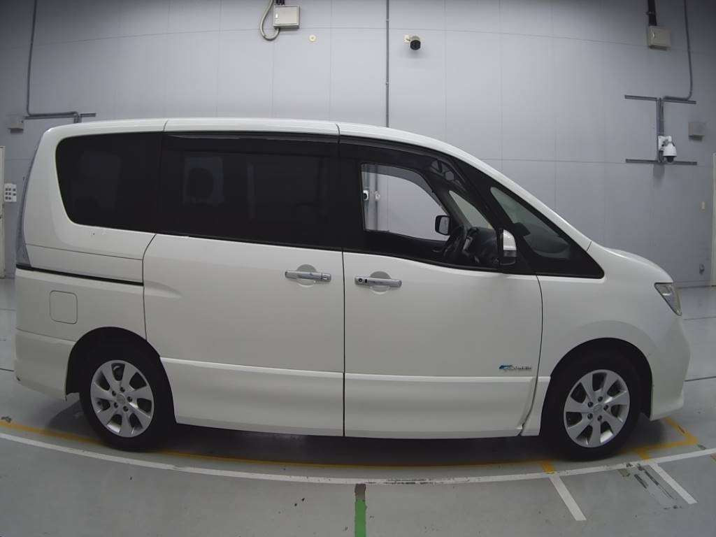 2013 Nissan Serena HFC26[2]