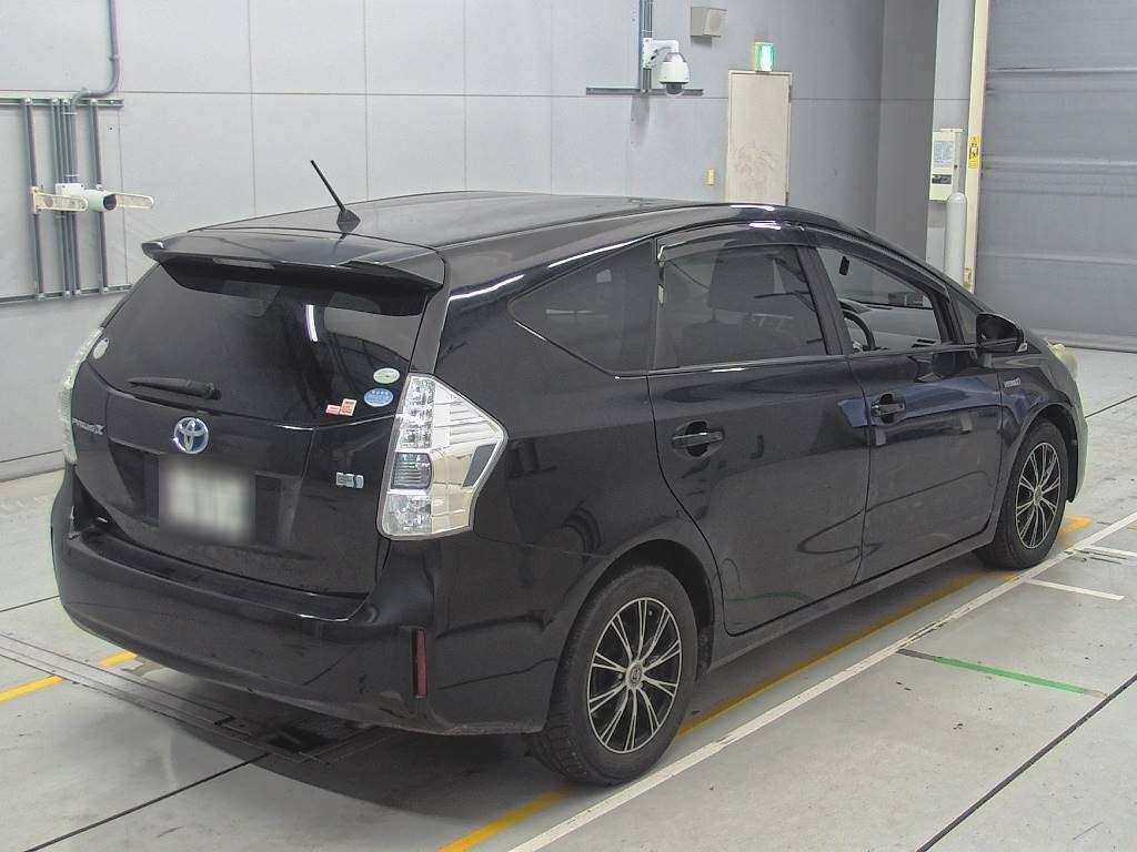 2012 Toyota Prius alpha ZVW41W[1]