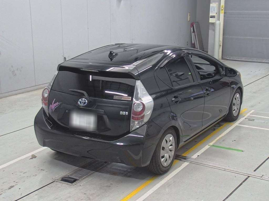 2014 Toyota Aqua NHP10[1]