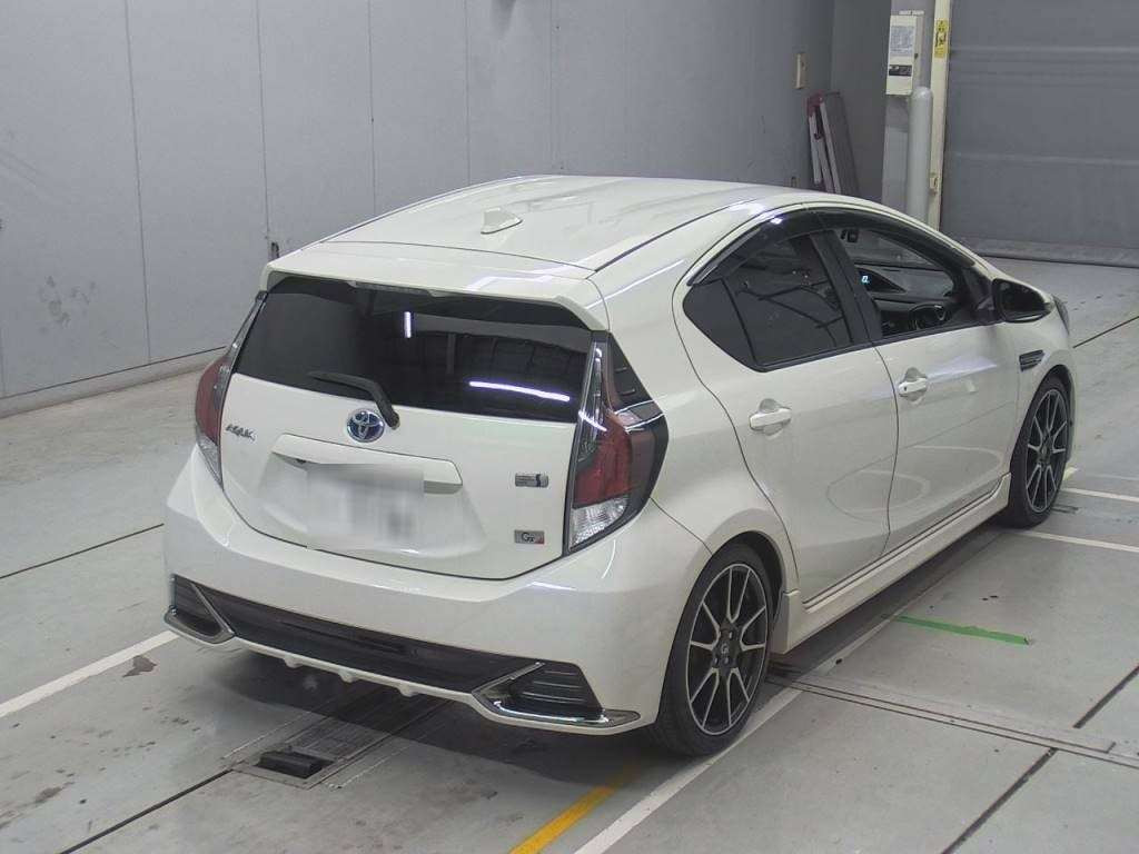 2015 Toyota Aqua NHP10[1]