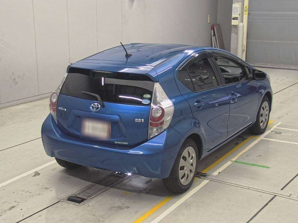 2014 Toyota Aqua NHP10[1]