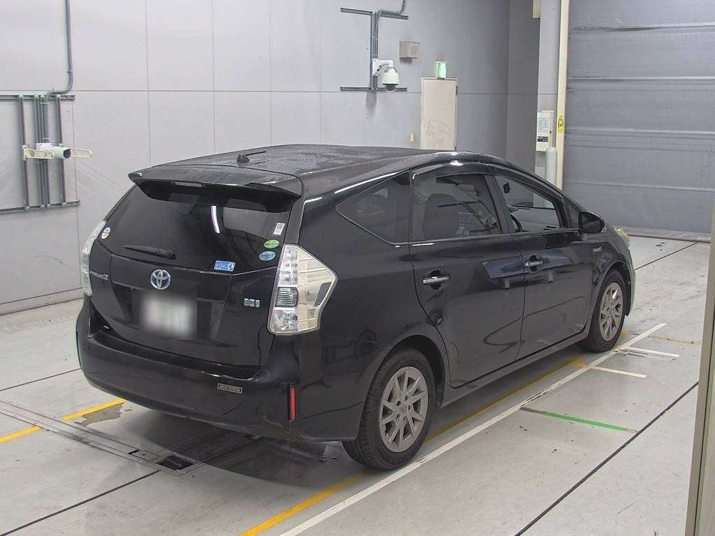 2014 Toyota Prius alpha ZVW41W[1]