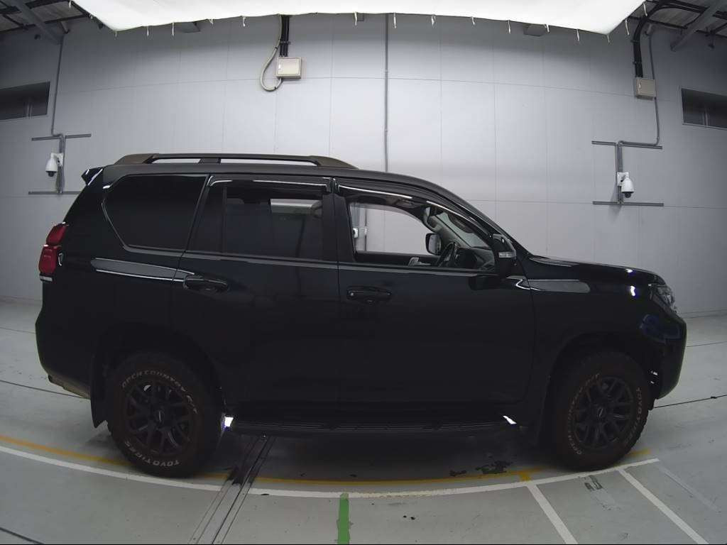 2021 Toyota Land Cruiser Prado TRJ150W[2]