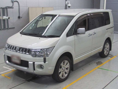 2015 Mitsubishi Delica D5