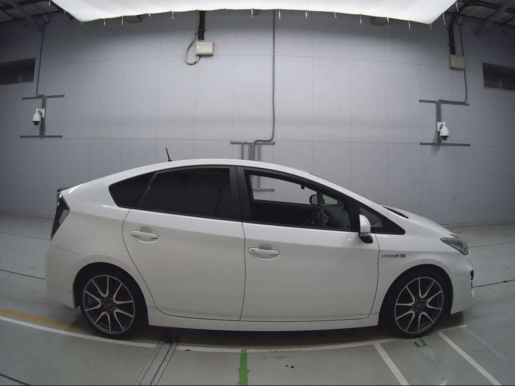 2014 Toyota Prius ZVW30[2]