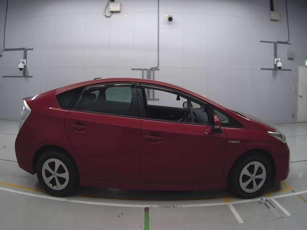 2012 Toyota Prius ZVW30[2]