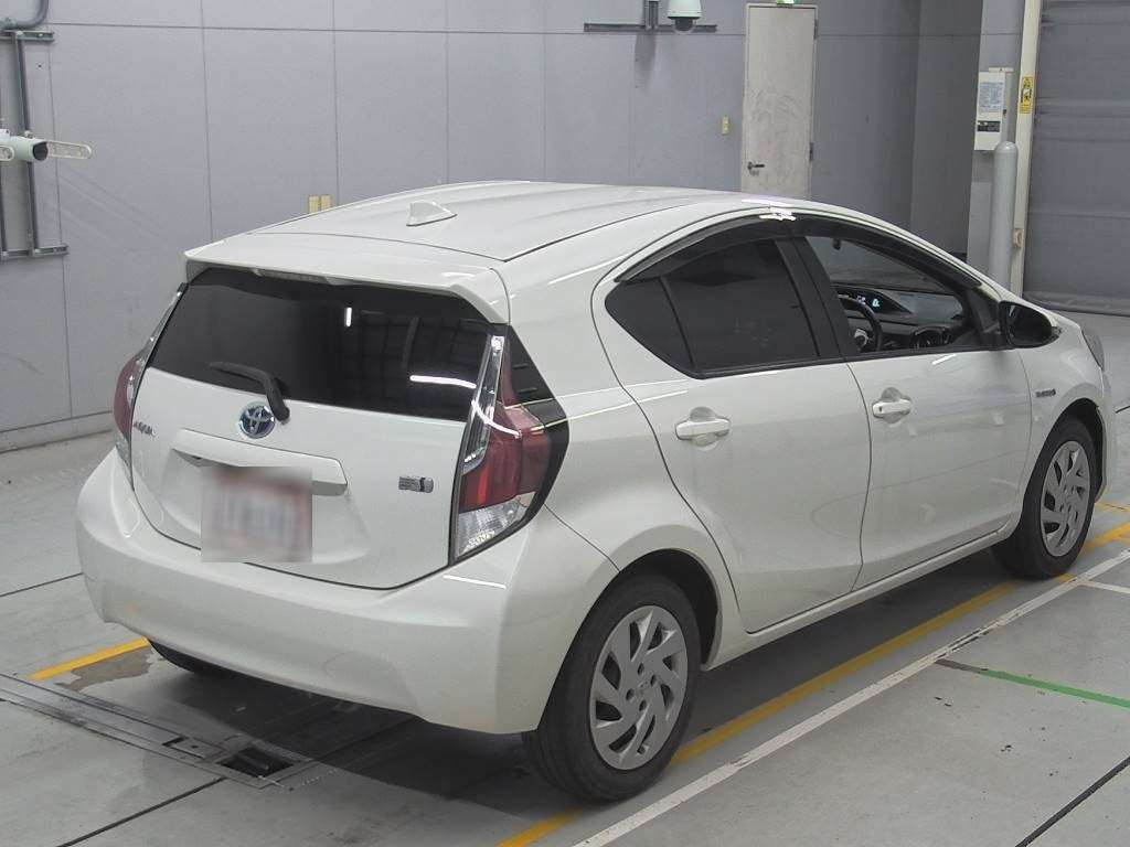 2015 Toyota Aqua NHP10[1]