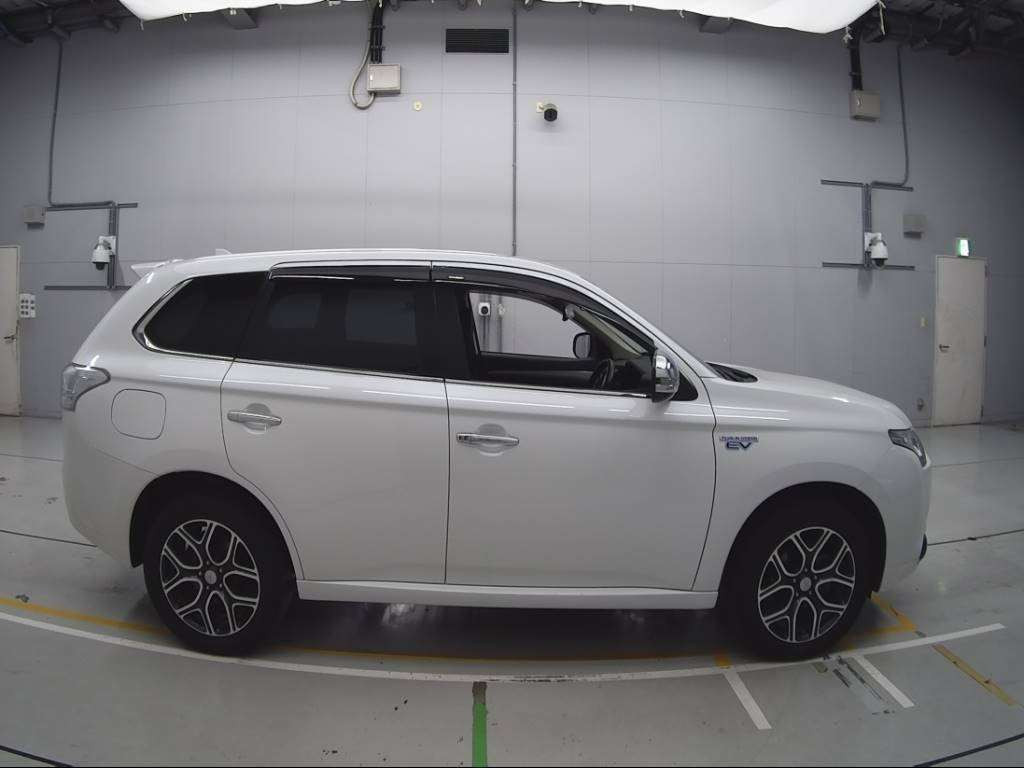 2015 Mitsubishi Outlander PHEV GG2W[2]