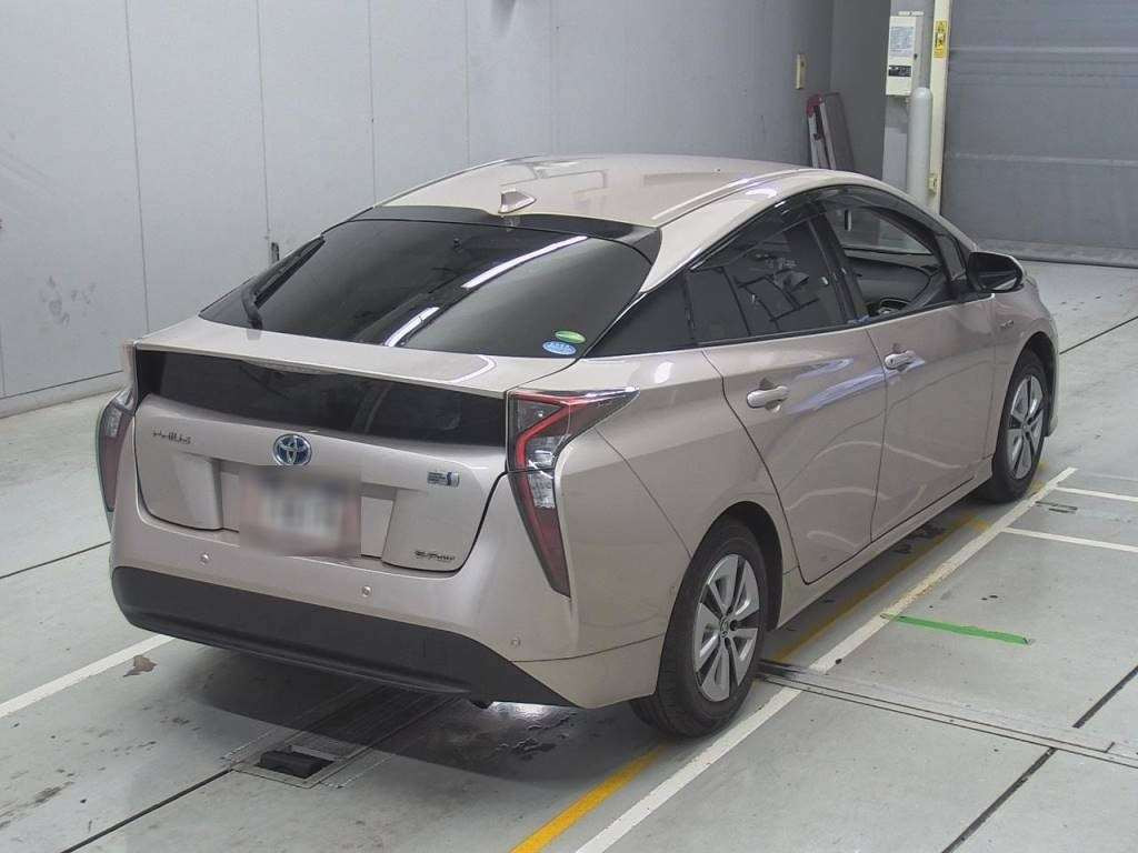 2016 Toyota Prius ZVW55[1]