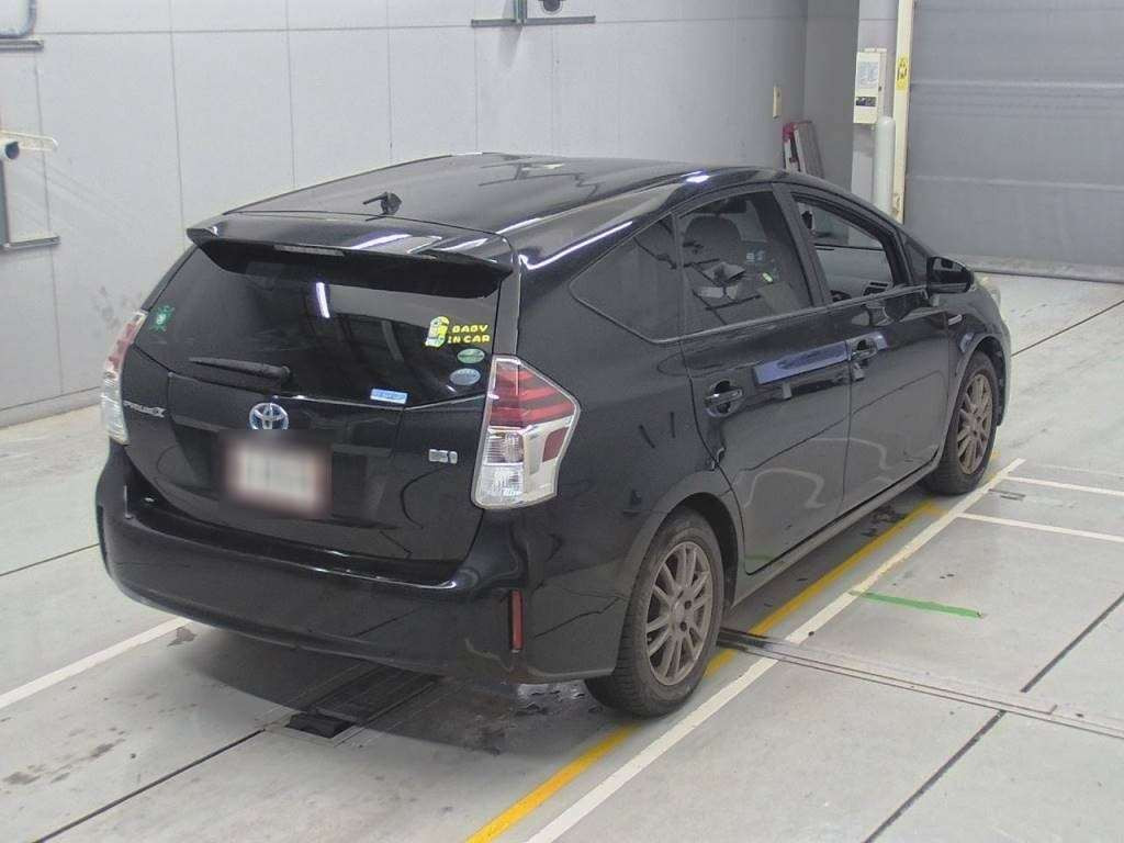 2015 Toyota Prius alpha ZVW41W[1]