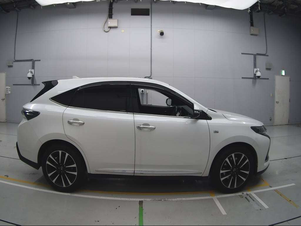 2015 Toyota Harrier ZSU60W[2]