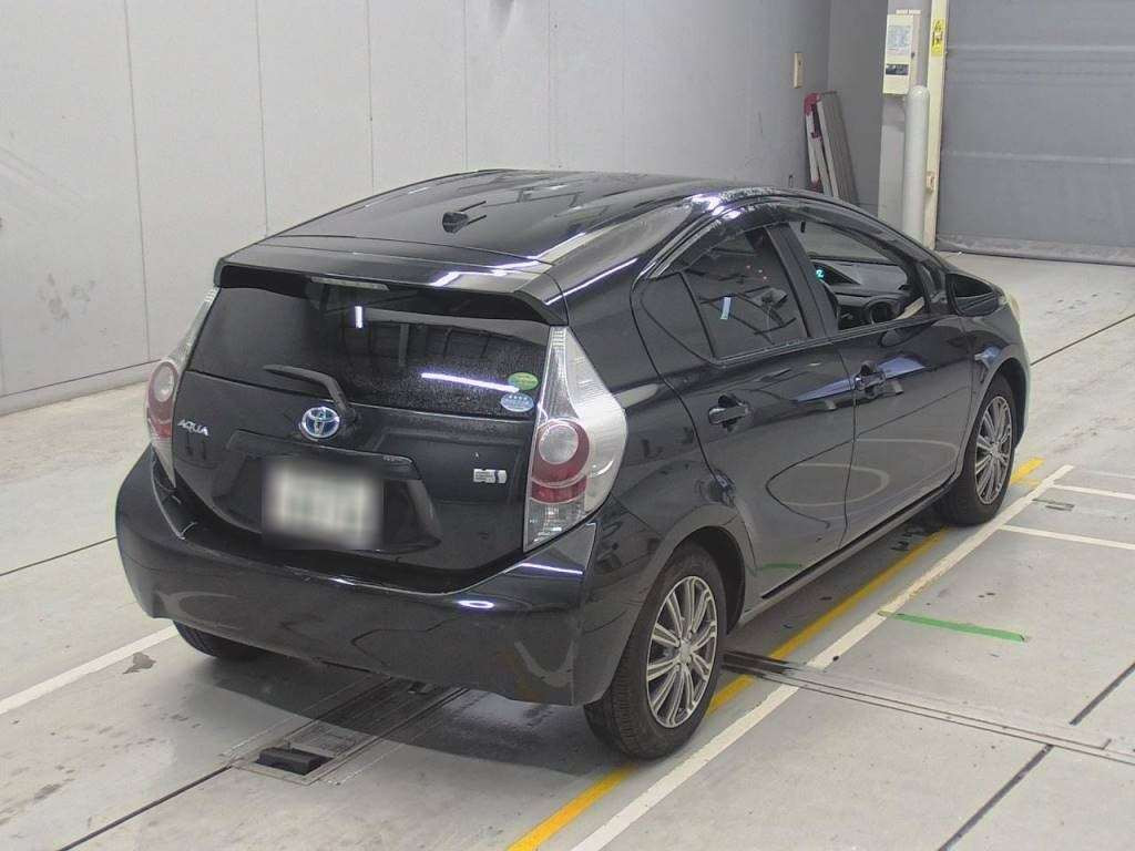 2012 Toyota Aqua NHP10[1]