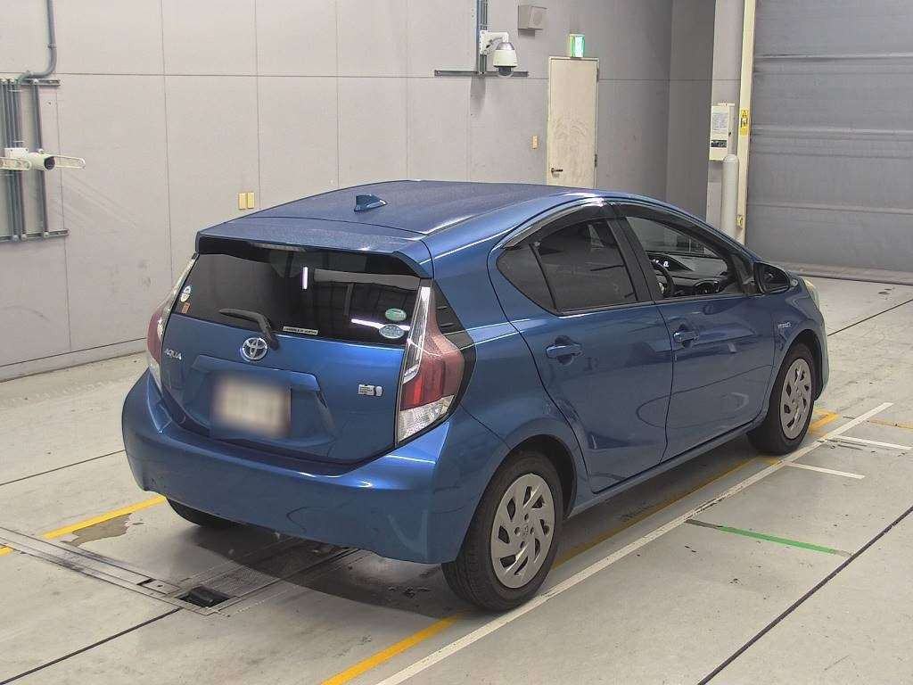 2015 Toyota Aqua NHP10[1]