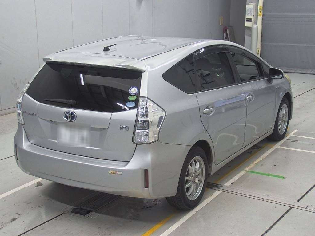 2012 Toyota Prius alpha ZVW40W[1]