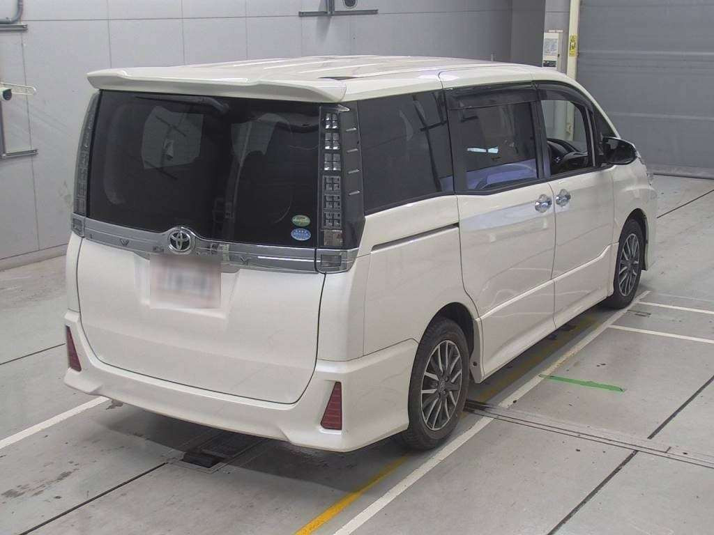 2016 Toyota Voxy ZRR80W[1]