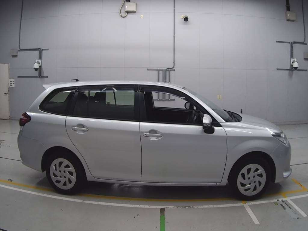 2018 Toyota Corolla Fielder NRE161G[2]