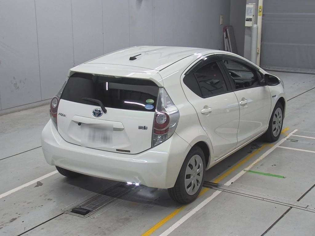 2014 Toyota Aqua NHP10[1]