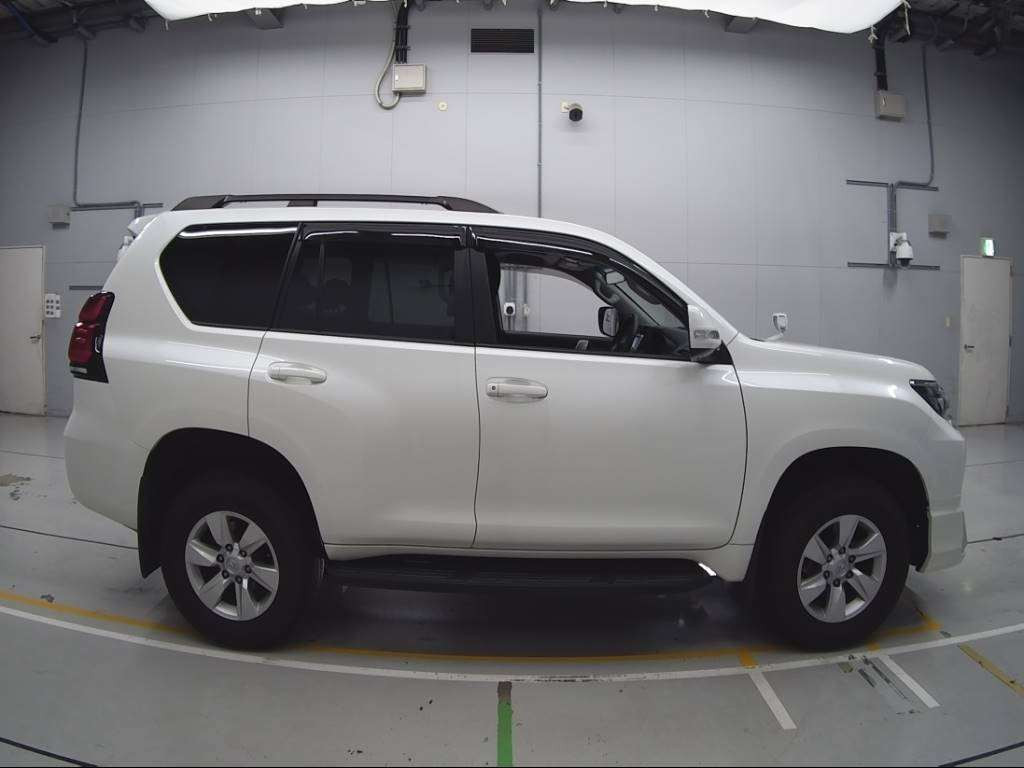 2020 Toyota Land Cruiser Prado TRJ150W[2]