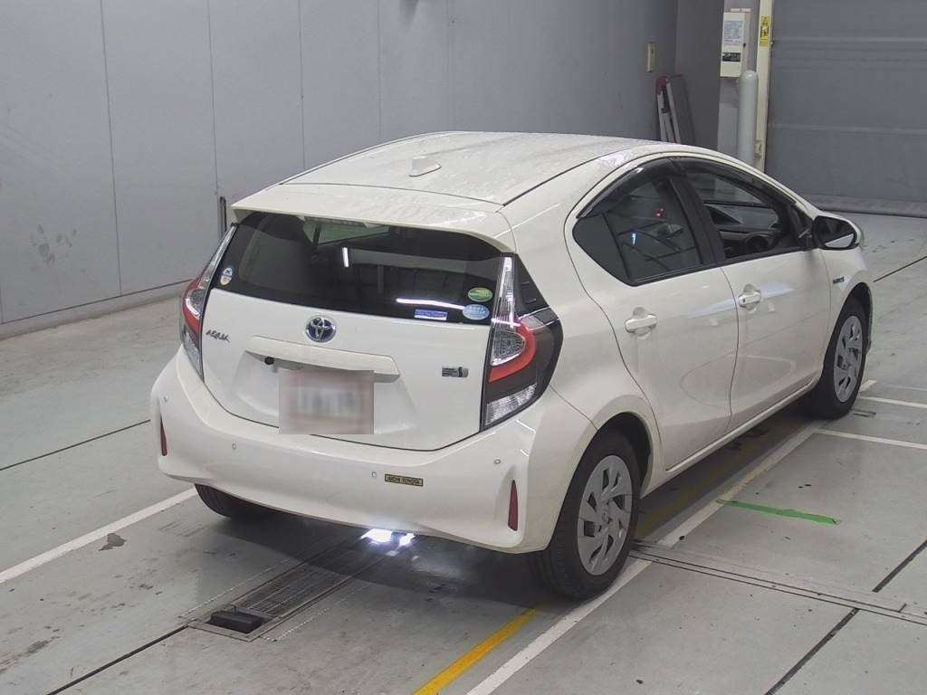 2019 Toyota Aqua NHP10[1]