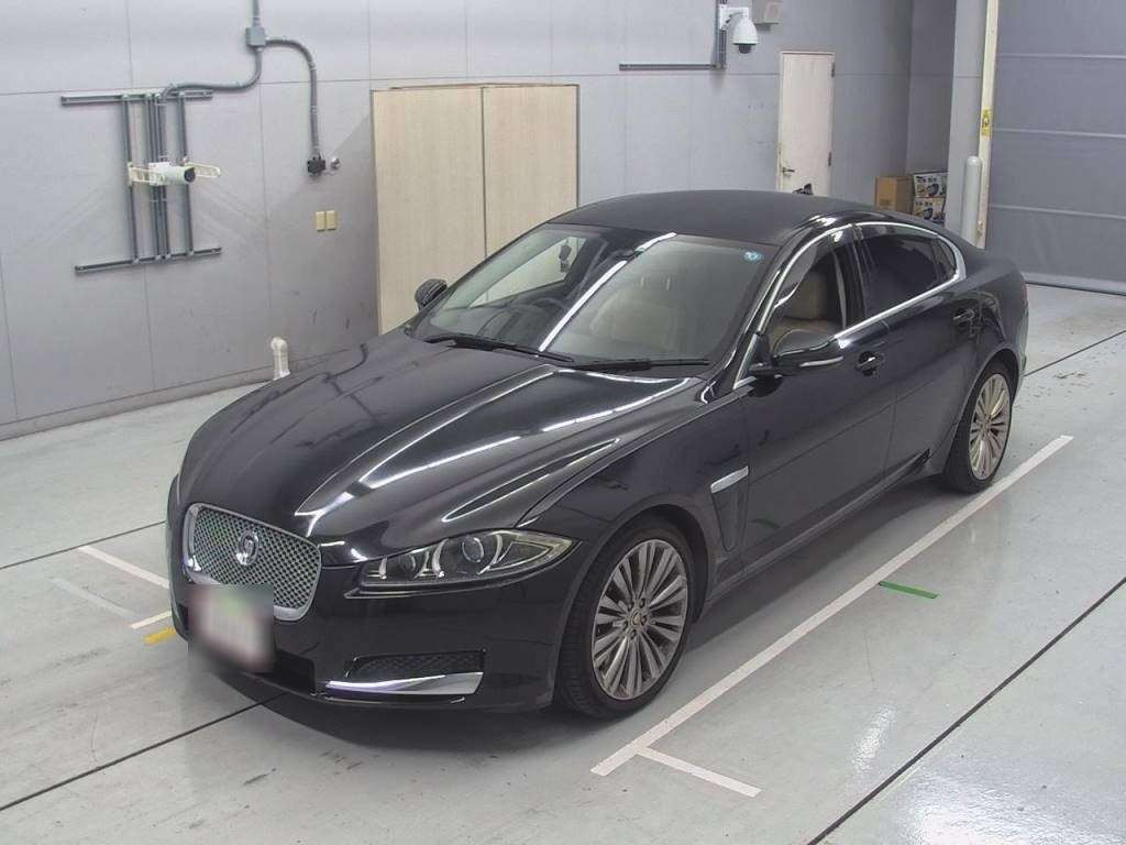 2013 Jaguar XF J058C[0]